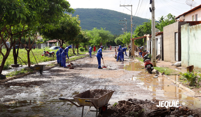 Após fortes chuvas Prefeitura de Jequié intensifica ações de limpeza e desobstrução de vias públicas, com ênfase no enfrentamento aos danos ocasionados